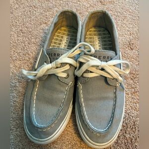 Sperry Top-Sider boat shoes in women’s. Size 5